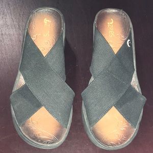 BZees wedge sandals